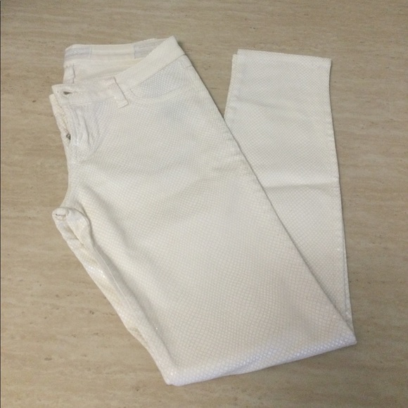 Britany ankle jeans by Guess in sparkly white with a bit of stretch. - Picture 1 of 10